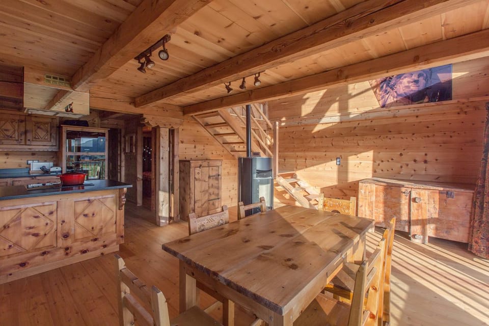 Kitchen or kitchenette, Dining area, minibar