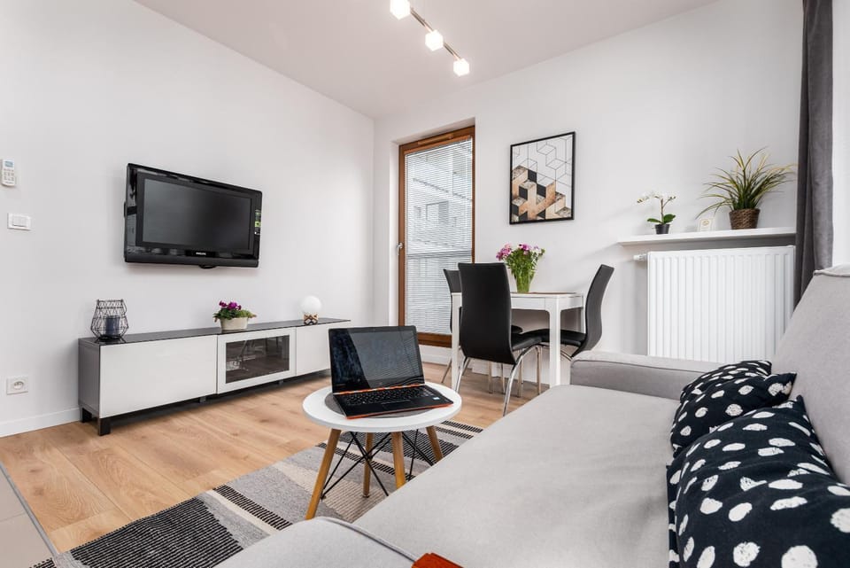 Communal lounge/ TV room, TV and multimedia, Living room, Seating area, Evening entertainment, hair dresser