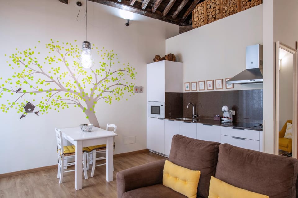 Kitchen or kitchenette, Seating area, Dining area