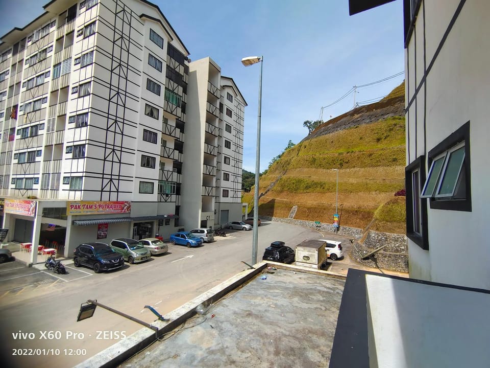 CLASSIC ENGLISH @ CH Apartment in Tanah Rata