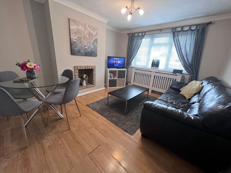 Croydon apartment with parking Apartment in Croydon