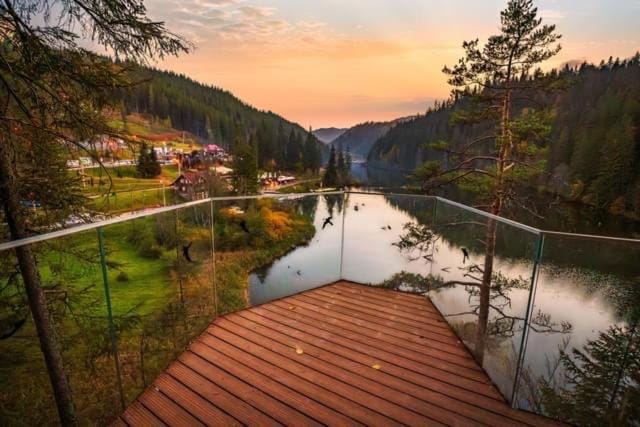 Lake House Apartment in Romania