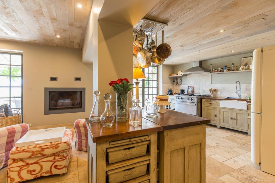 Kitchen or kitchenette, Living room