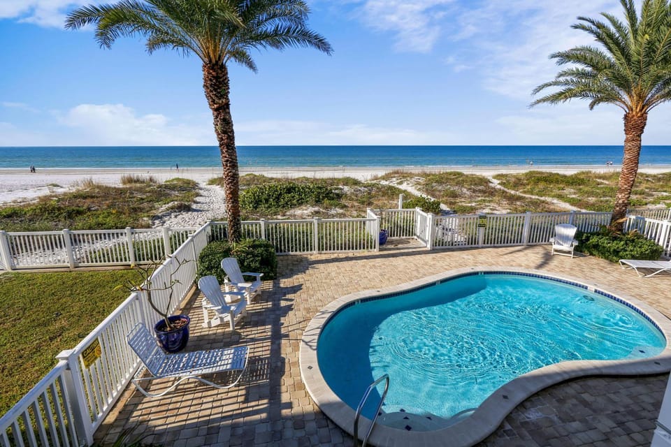 Sunset Villas 4 House in Redington Shores