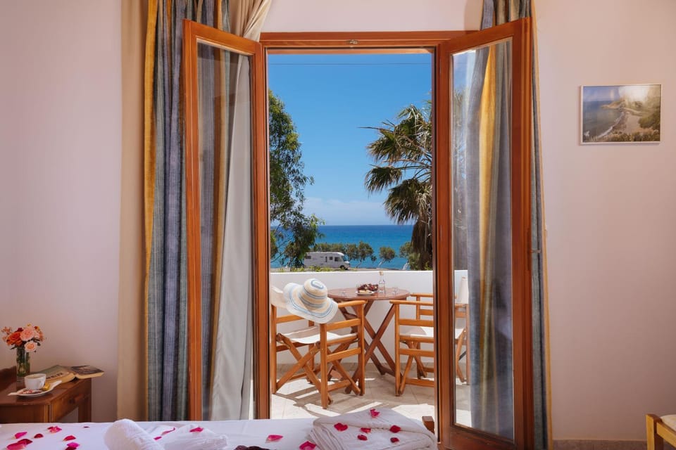 Bed, Natural landscape, View (from property/room), Balcony/Terrace, Bedroom, Sea view