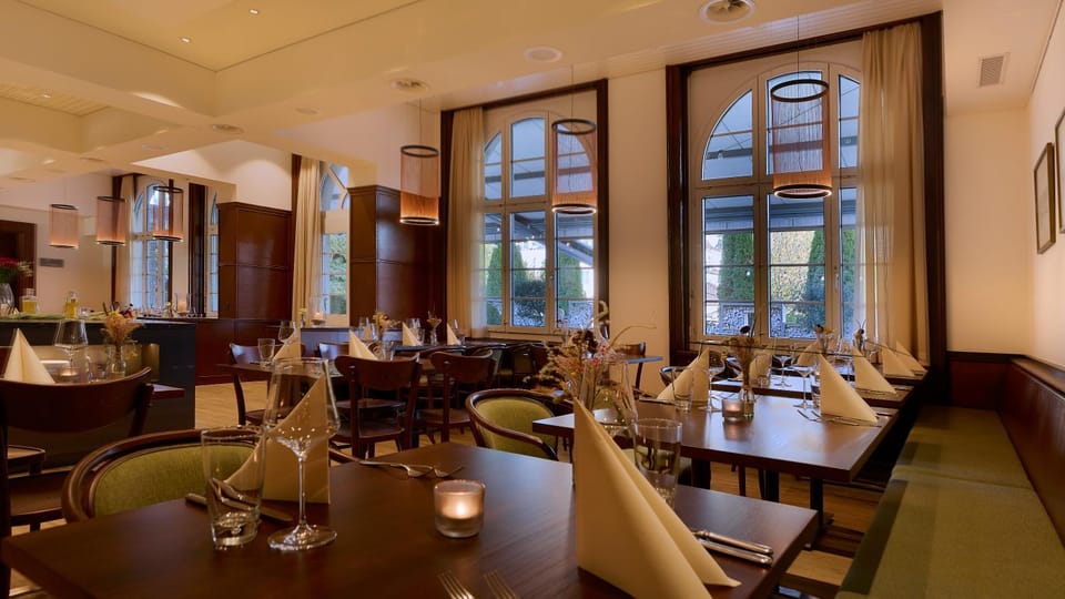 Restaurant/places to eat, Restaurant/places to eat