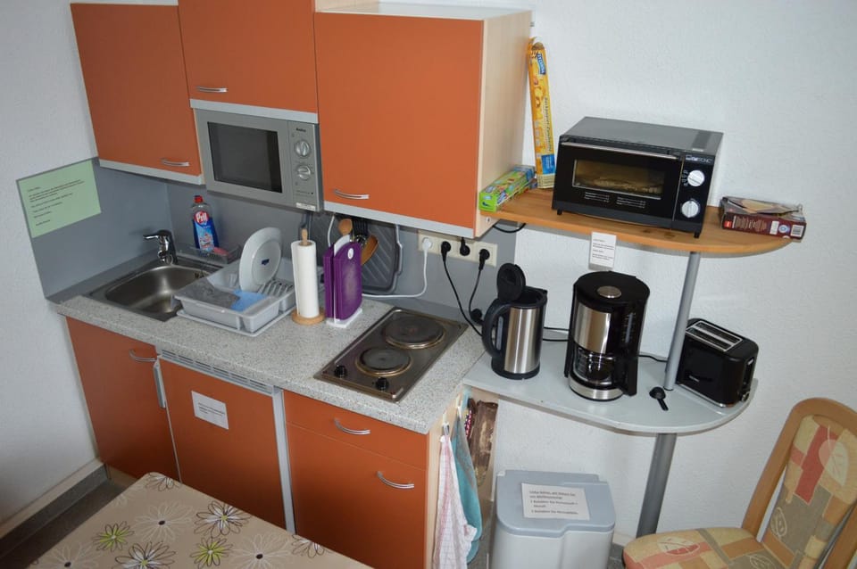 Coffee/tea facilities, Kitchen or kitchenette, Communal kitchen
