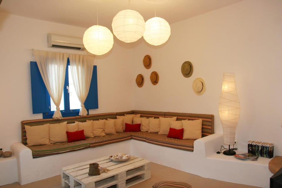Blue Meadow Villa in Decentralized Administration of the Aegean