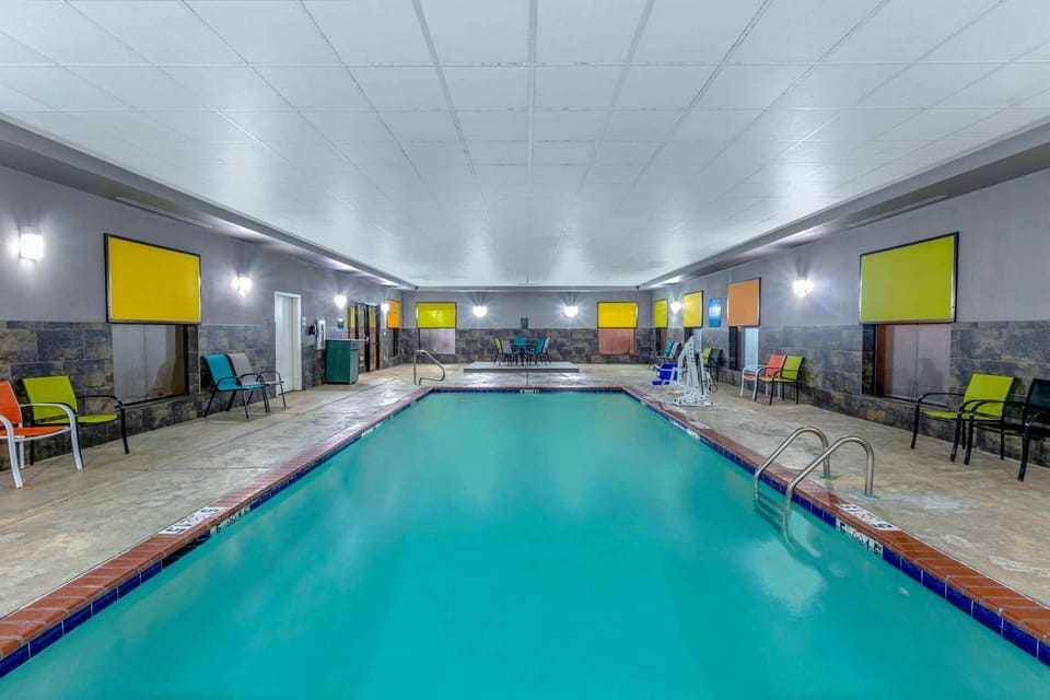 On site, Pool view, Swimming pool