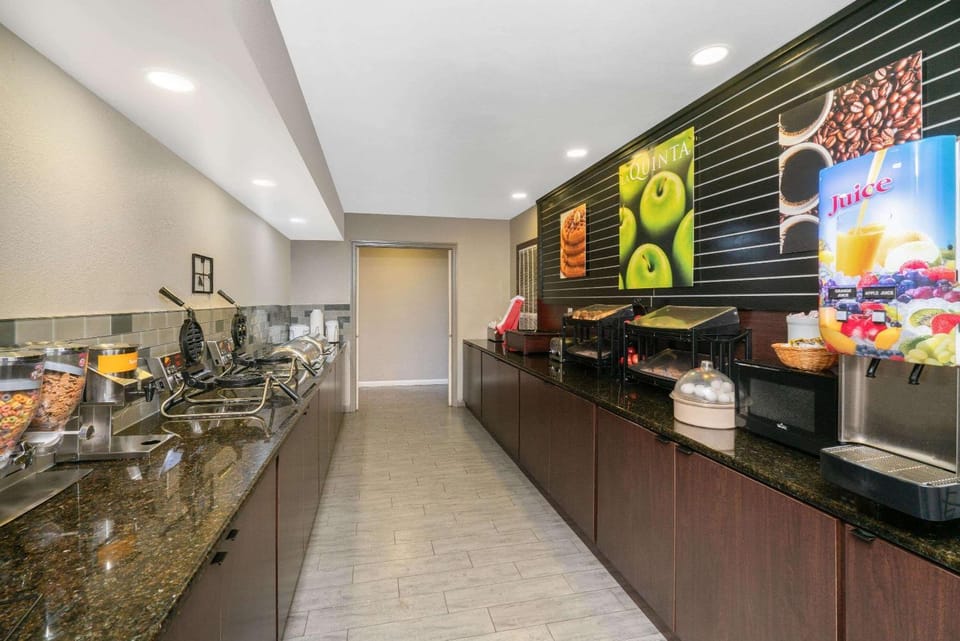 Restaurant/places to eat, Dining area, On site, Breakfast