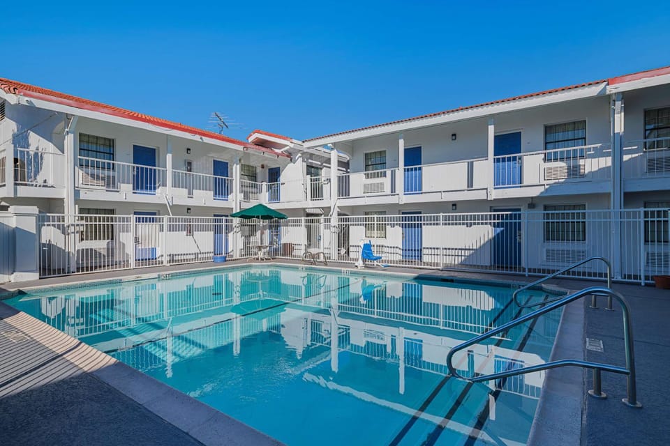 Day, On site, Pool view, Swimming pool, Time of day