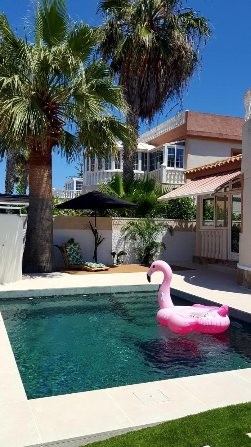 Swimming pool, Swimming pool