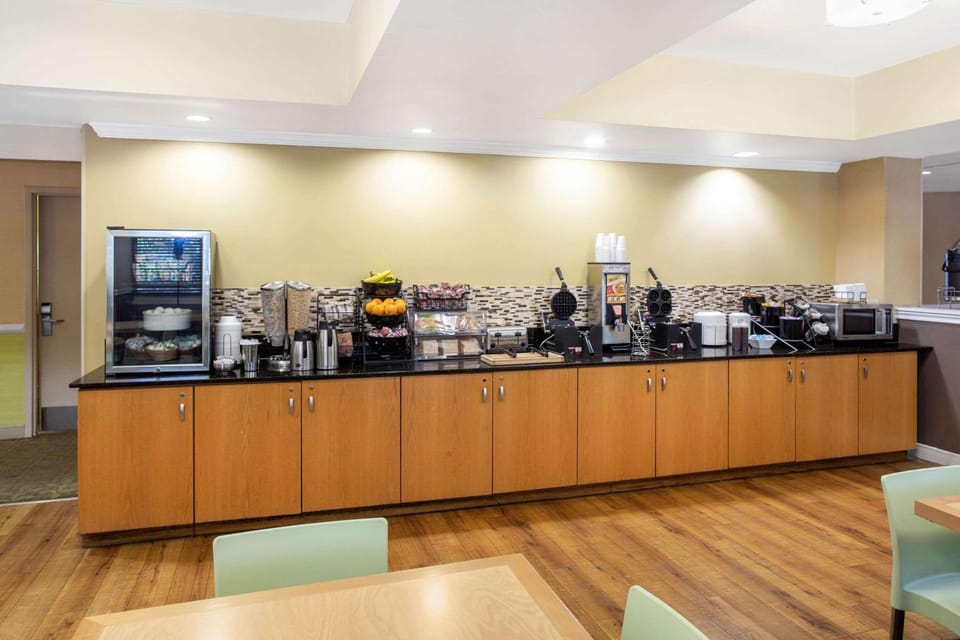 Restaurant/places to eat, Dining area, On site, Breakfast