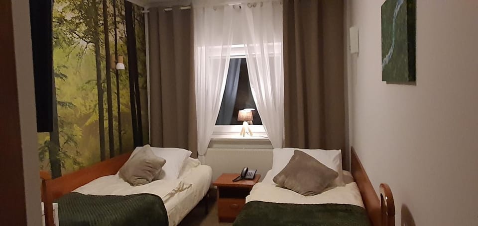 KARCZMA MYŚLIWSKA Bed and Breakfast in Czechia
