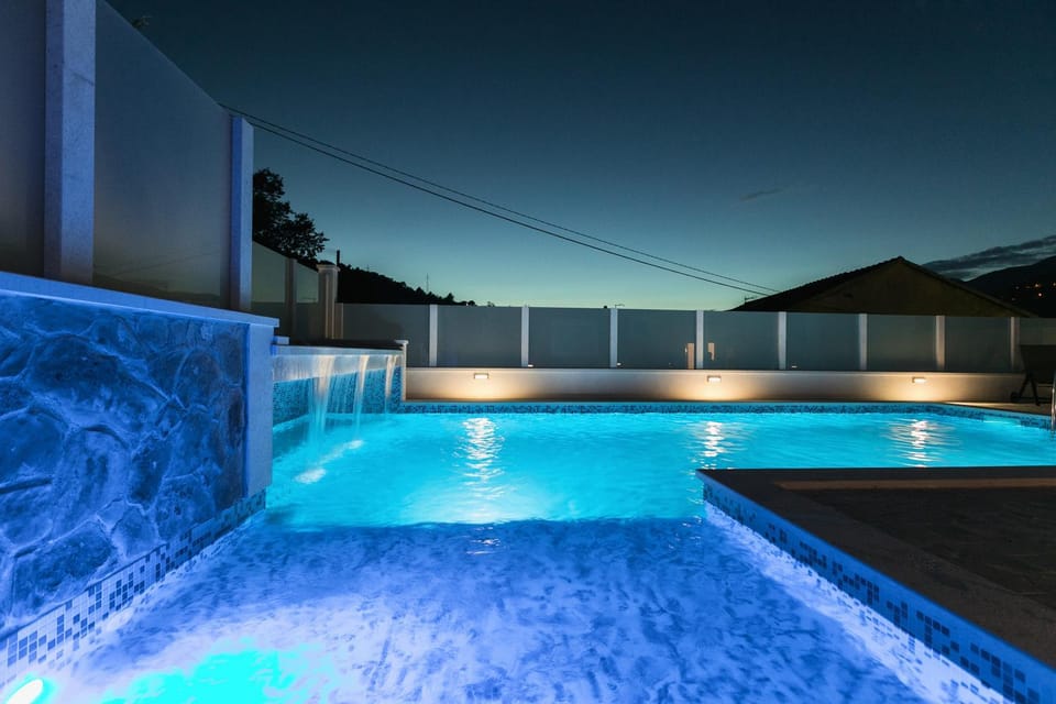 Property building, Swimming pool, Swimming pool