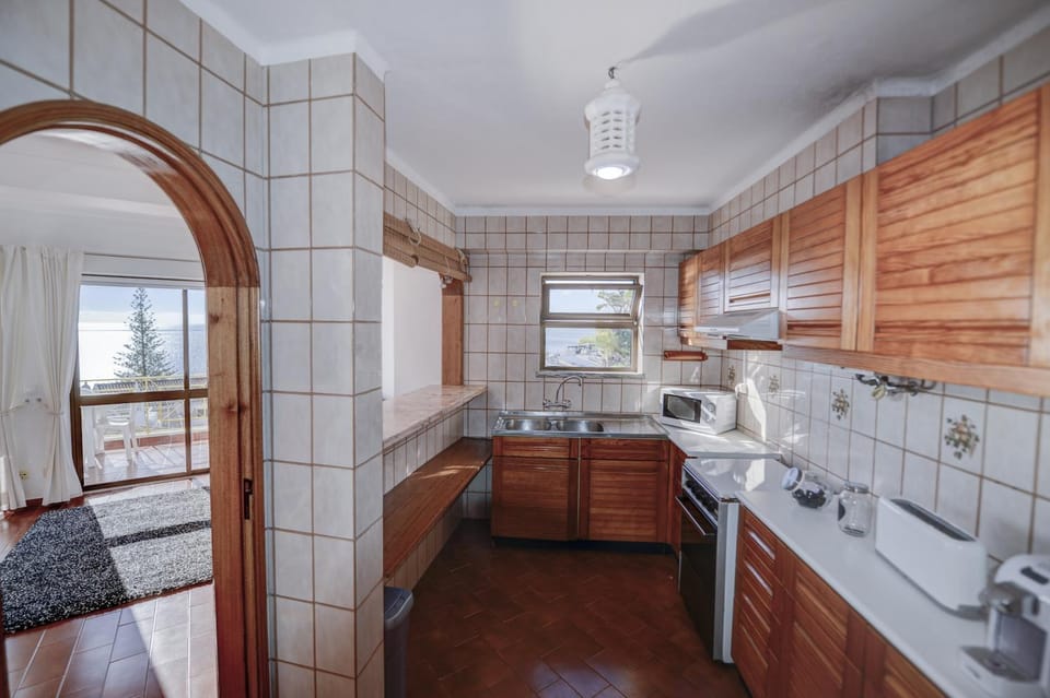 Coffee/tea facilities, Kitchen or kitchenette, Sea view