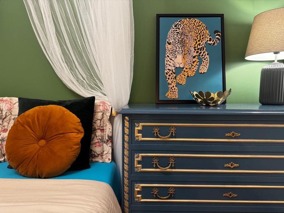 Bed, Photo of the whole room, Decorative detail, Bedroom