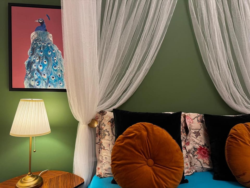 Bed, Photo of the whole room, Decorative detail, Bedroom