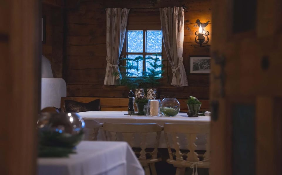 Restaurant/places to eat, Dining area