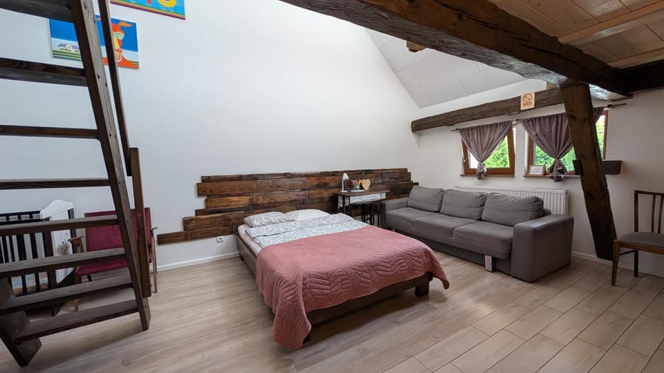 Bed, Photo of the whole room, Seating area, Bedroom