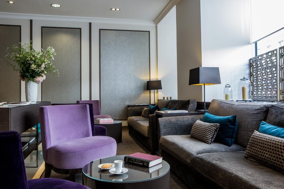 Lounge or bar