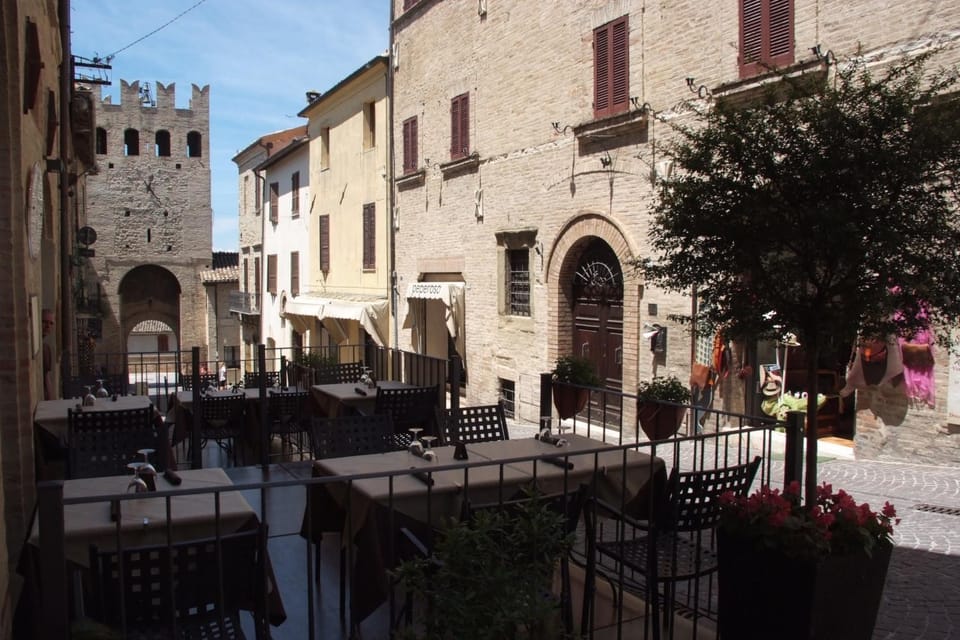 Balcony/Terrace, Street view