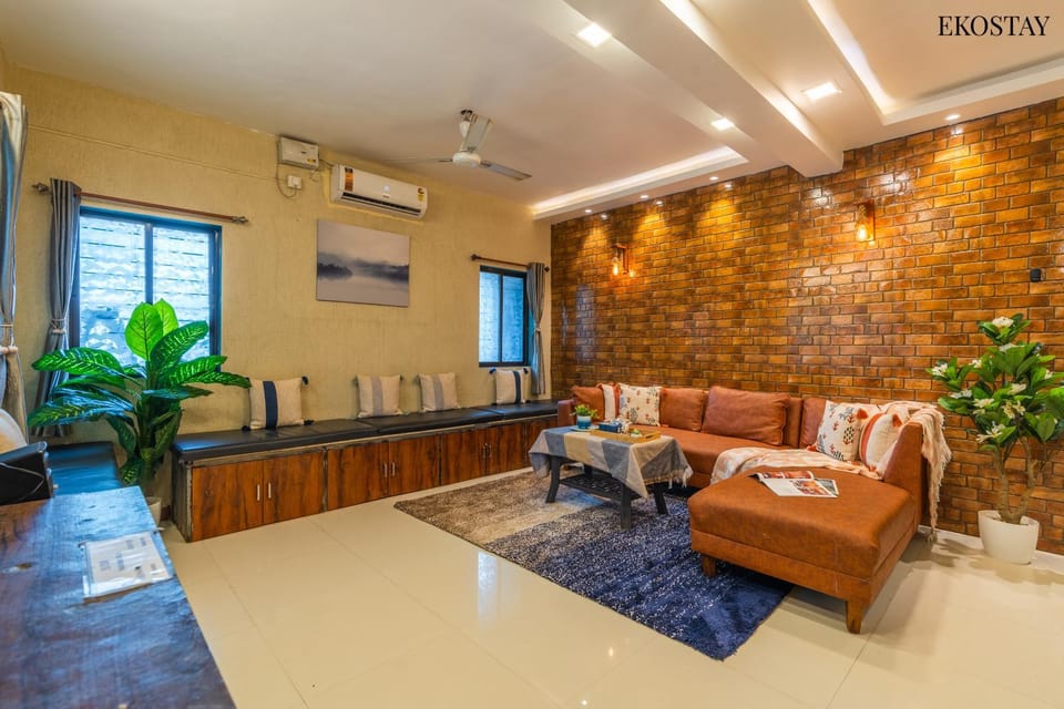 TV and multimedia, Living room, Seating area, air conditioner