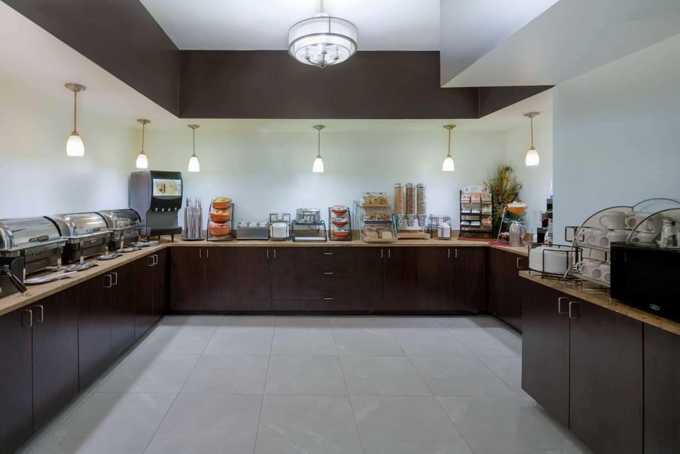 Restaurant/places to eat, Dining area, On site, Breakfast