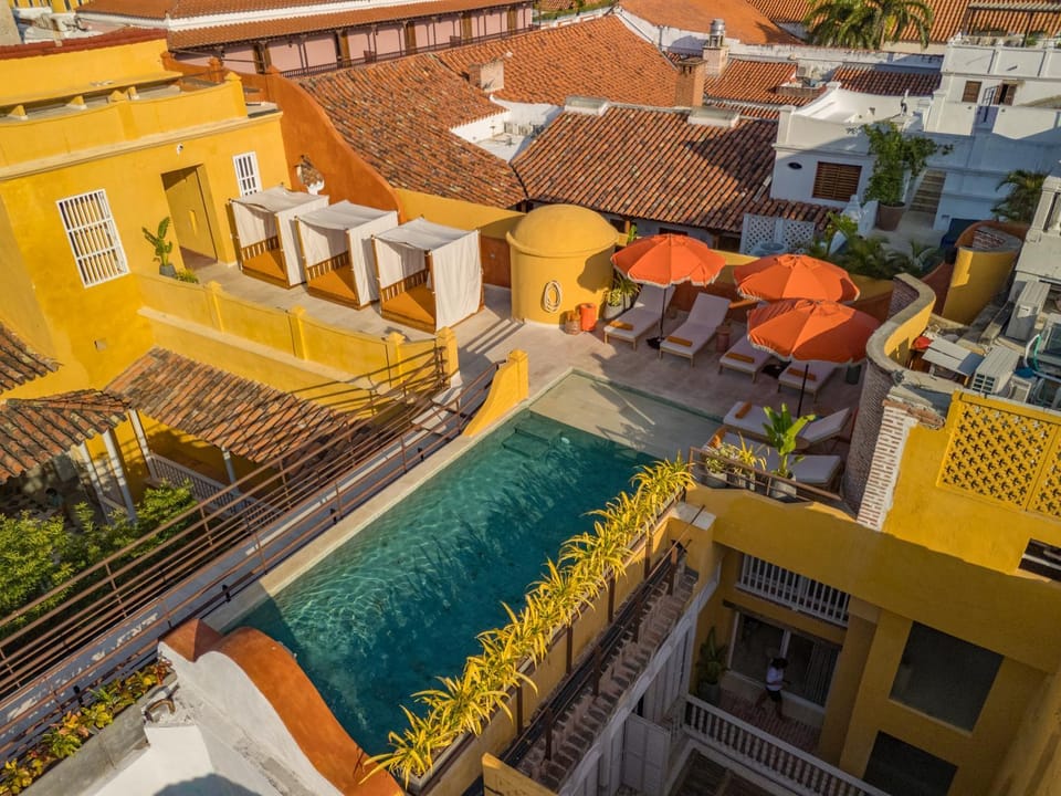 Property building, Bird's eye view, Swimming pool