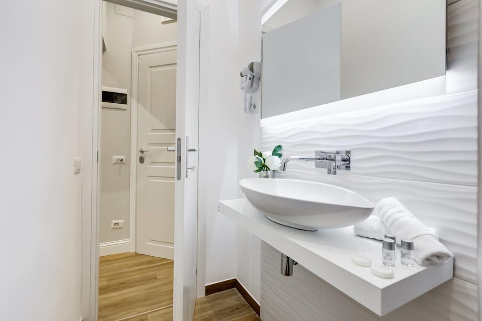 Bathroom, Photo of the whole room, Decorative detail