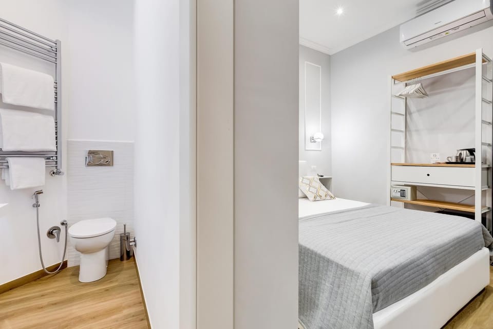 Bathroom, Photo of the whole room, Decorative detail, Bedroom