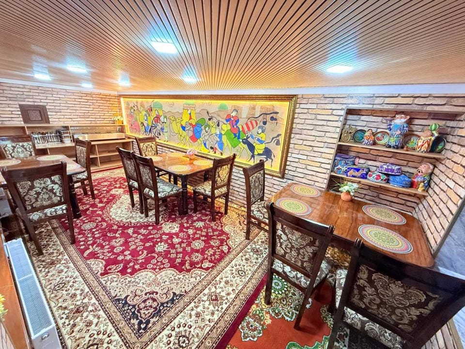 Restaurant/places to eat, Buffet breakfast