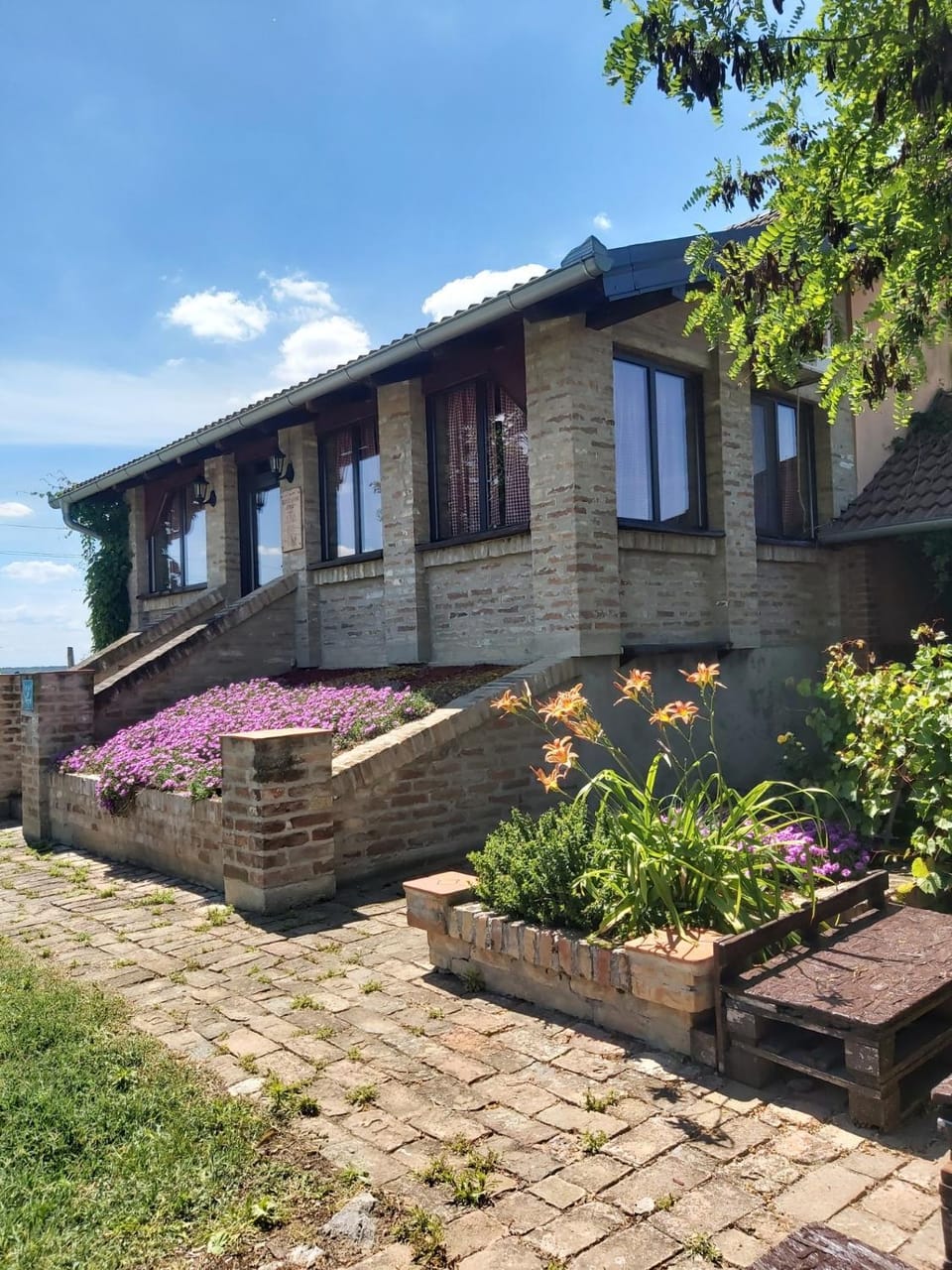 Property building, Spring, Day, Garden, Garden view