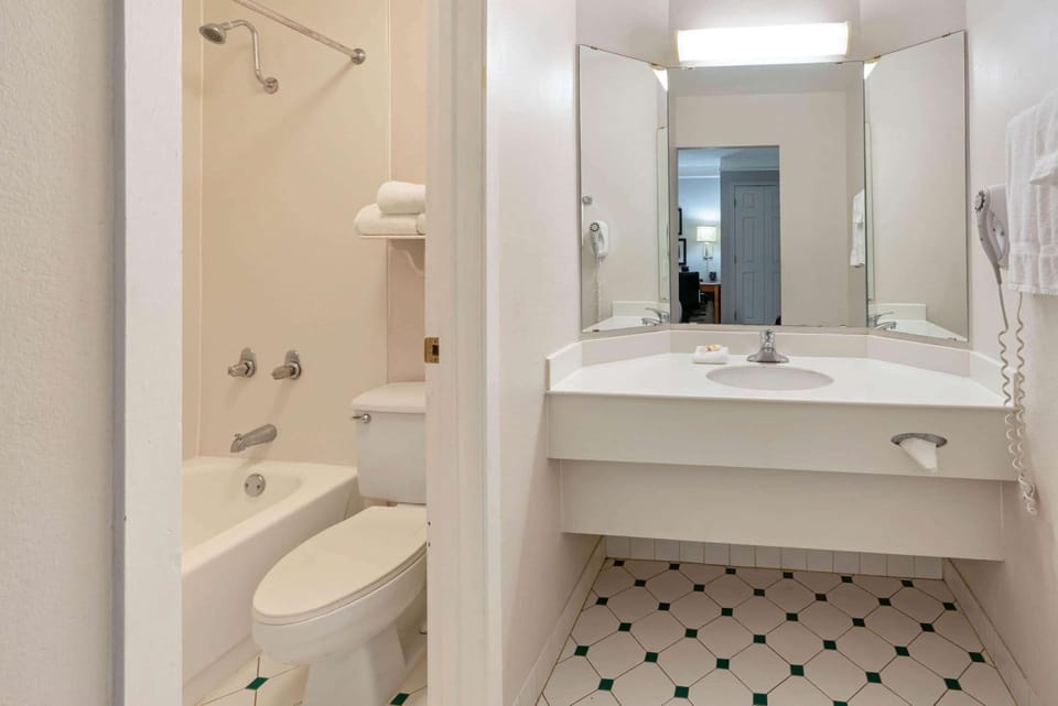 Bathroom, Photo of the whole room, On site