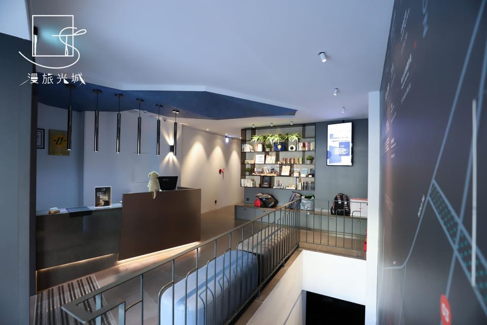 On-site shops, Lobby or reception, Decorative detail
