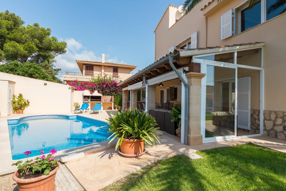 Property building, Off site, Balcony/Terrace, Swimming pool, Swimming pool