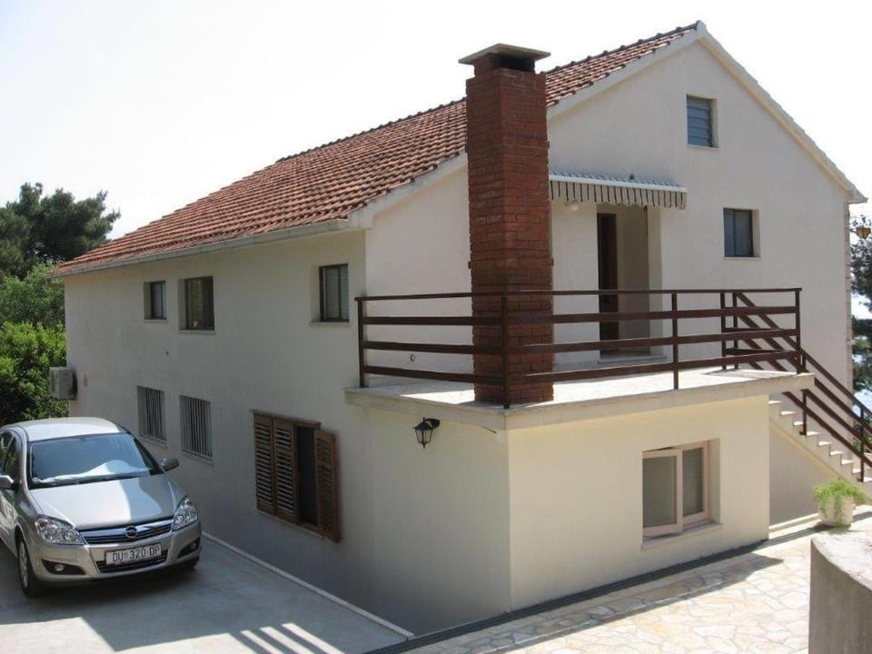 Property building, Facade/entrance, Off site