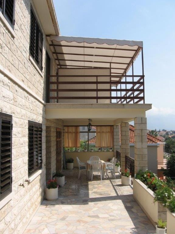 Property building, Facade/entrance, Off site