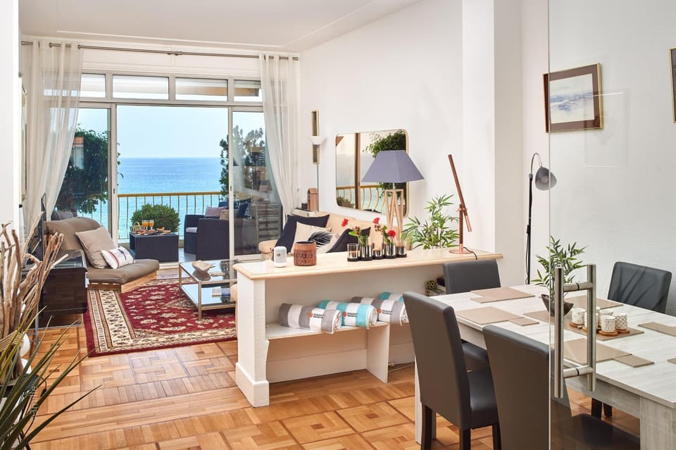 Living room, Dining area, Sea view