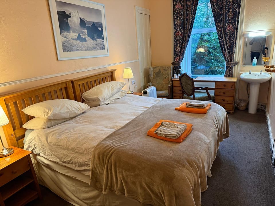 Glades House Bed and Breakfast in Glasgow