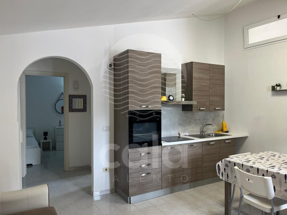 Kitchen or kitchenette, Dining area, oven, stove