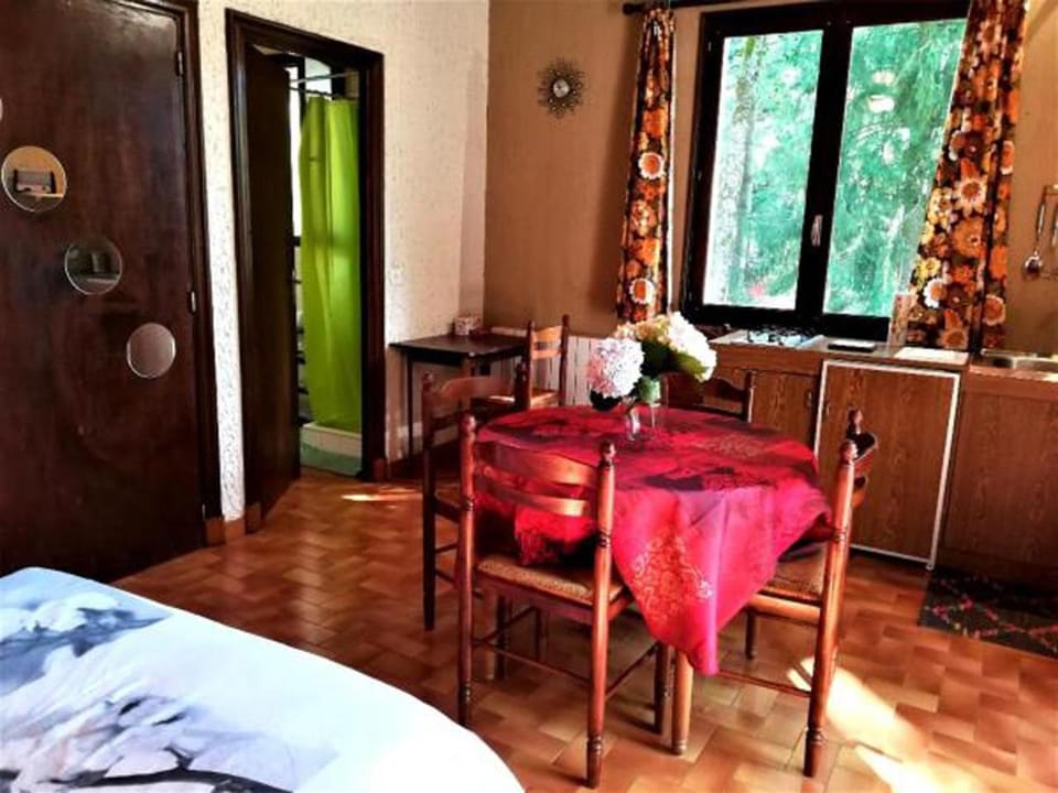 Kitchen or kitchenette, Decorative detail, Dining area