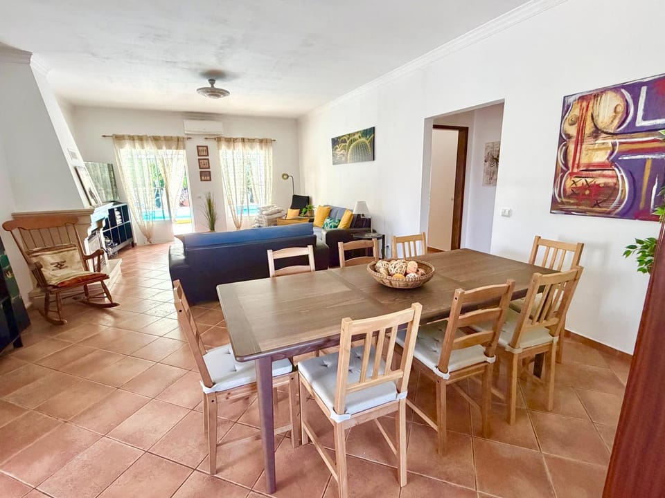 Holiday villa with pool near the ocean, fast internet, Aljezur Villa in Faro District