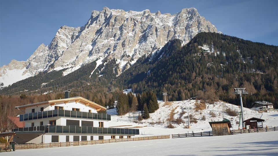 Property building, Natural landscape, Winter, Ski School, Skiing, Hiking