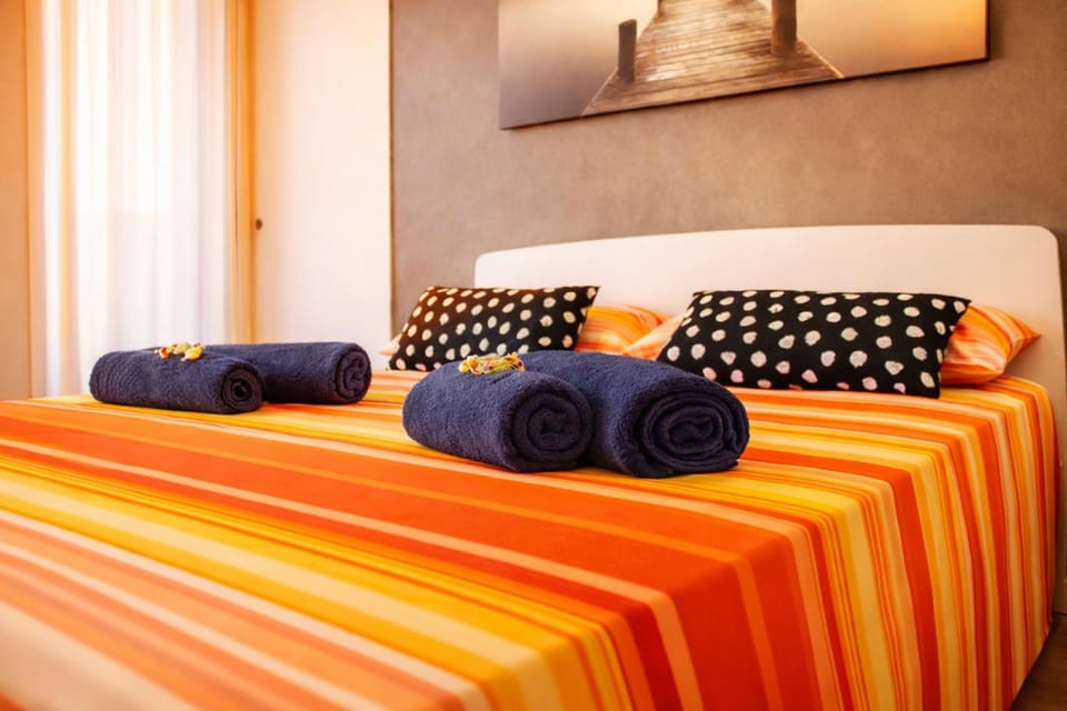 Bed, TV and multimedia, Photo of the whole room, Bedroom, heating, internet, towels, air conditioner