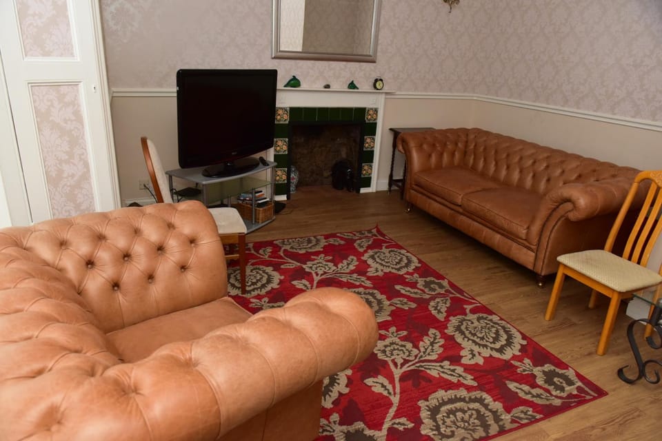 Communal lounge/ TV room, TV and multimedia, Living room, Seating area