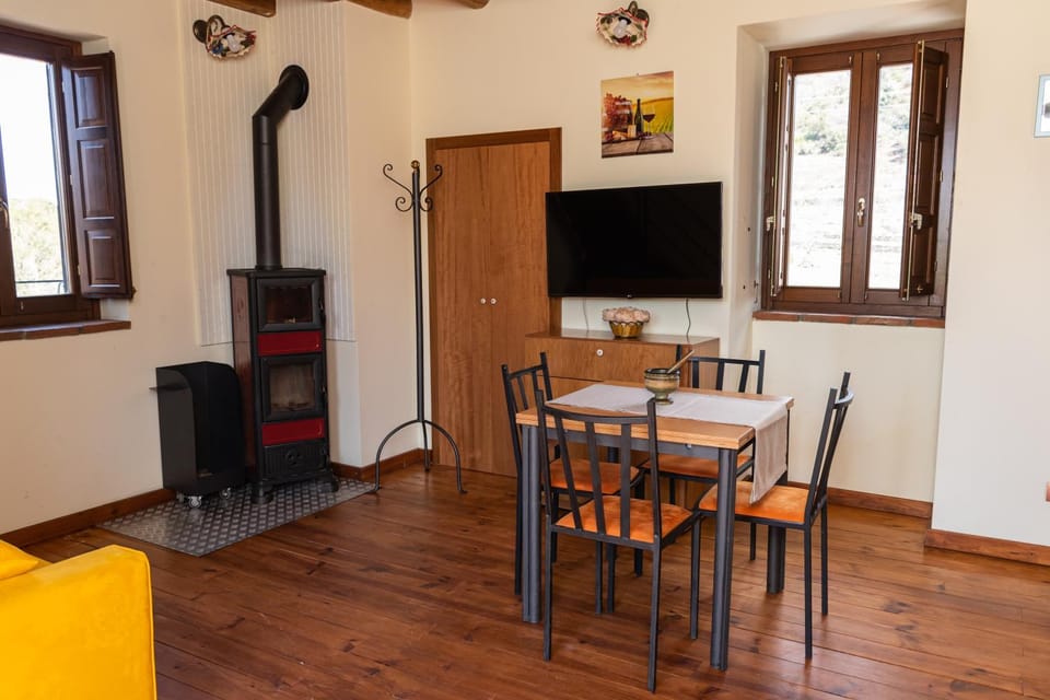 Communal lounge/ TV room, TV and multimedia, Living room, Seating area, Dining area, Evening entertainment