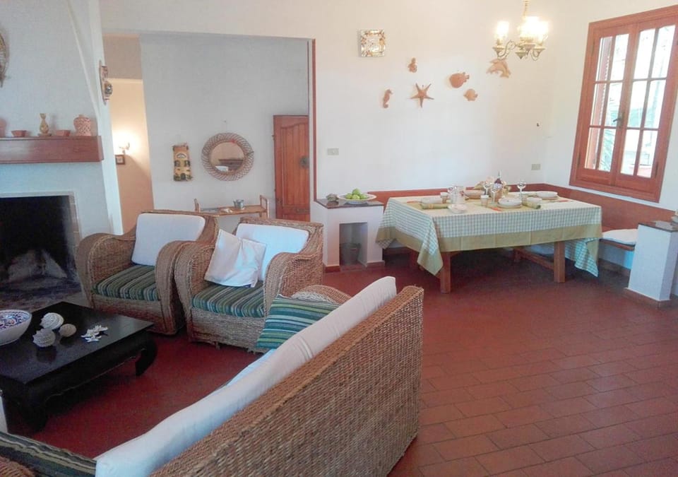 Communal lounge/ TV room, Living room, Dining area