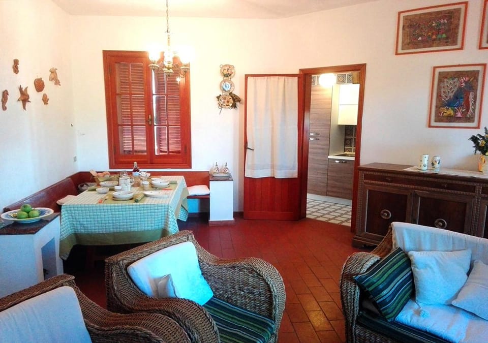 Communal lounge/ TV room, Living room, Dining area