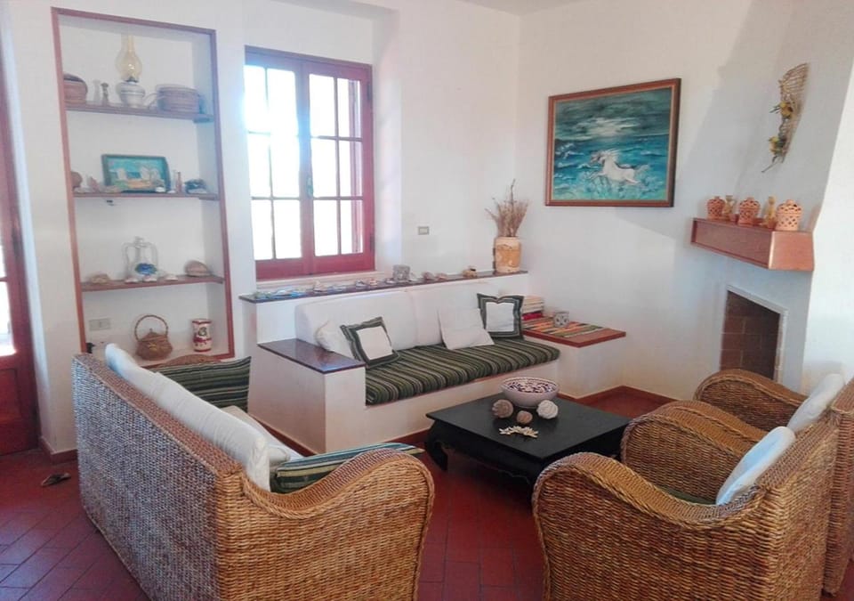Communal lounge/ TV room, Living room, Dining area